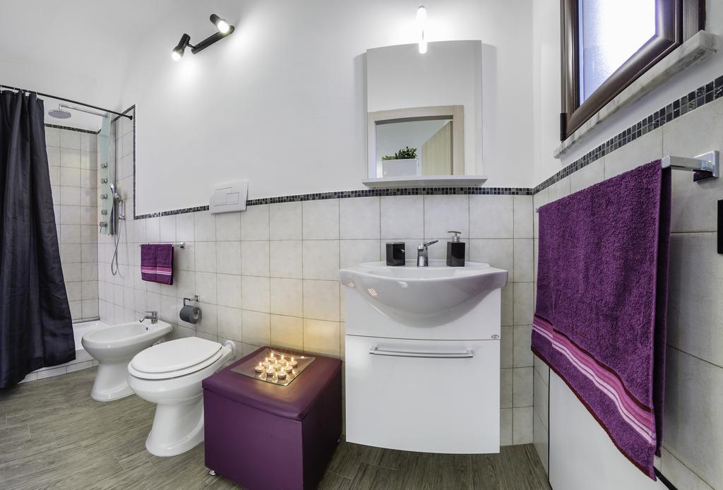 Airport Home & Bringo Car Rental Carini Room photo